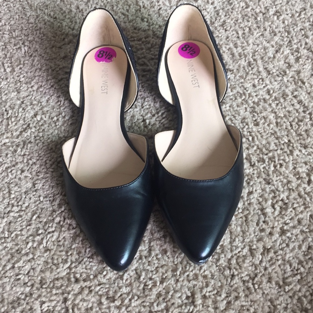 Nine West Black Flats w/ embellishment SZ 8.5